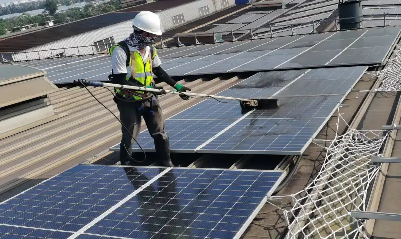 cleaning solar panel after rain